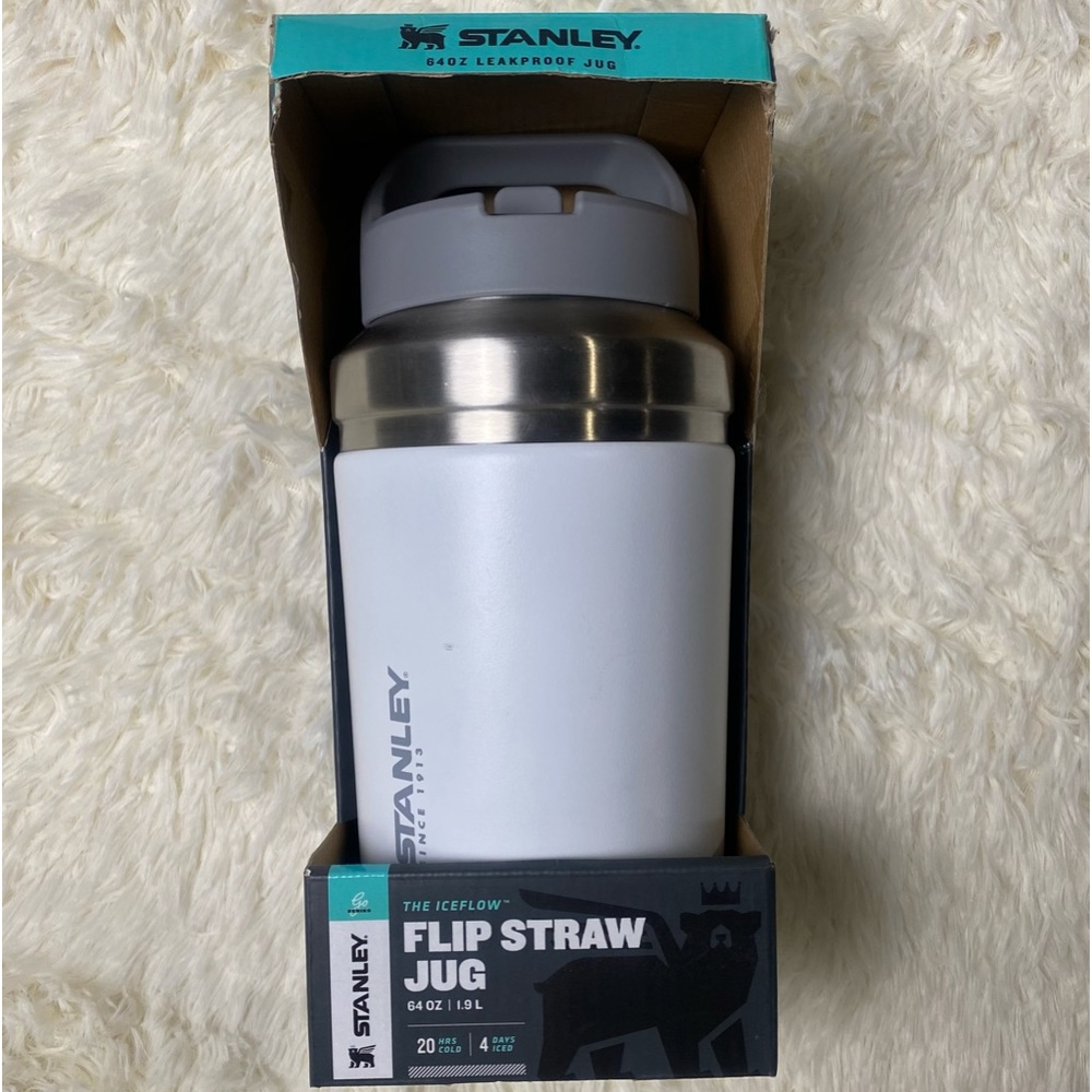 New Stanley Cup Jug with Flip Straw in White 64 ounces NIB Go IceFlow